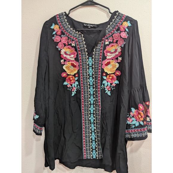 Pretty black peasant style tunic blouse w/gorgeous floral embroidery, Andreé, M - Picture 1 of 8